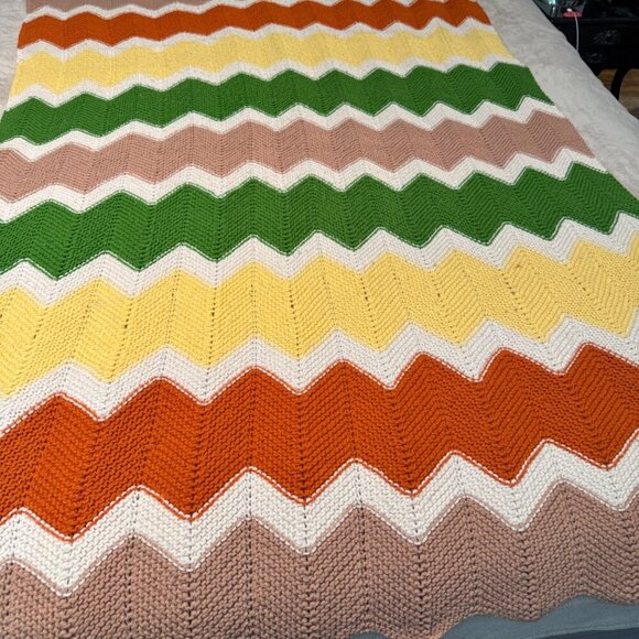 Vintage Crochet Blanket throw Chevron wavy Pattern fall rust yellow green - Picture 4 of 6
